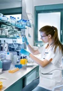 LA INFLUENCIA DE VARIANTES GENÉTICAS EN LA PREDISPOSICIÓN A ENFERMEDADES NEURODEGENERATIVAS