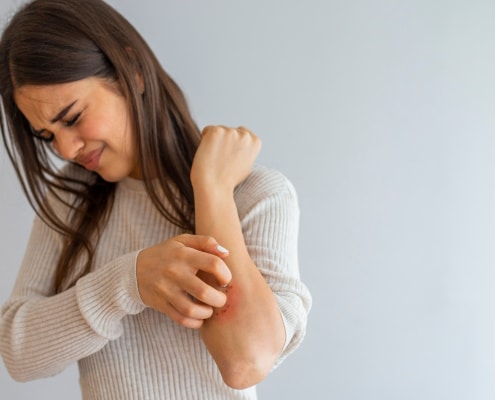 PSORIASIS Y GENÉTICA: CÓMO LA HERENCIA INFLUYE EN ESTA ENFERMEDAD Y QUÉ NOS REVELAN LOS ESTUDIOS ACTUALES