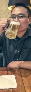 ¿POR QUÉ ALGUNAS PERSONAS SE PONEN ROJAS AL BEBER ALCOHOL?